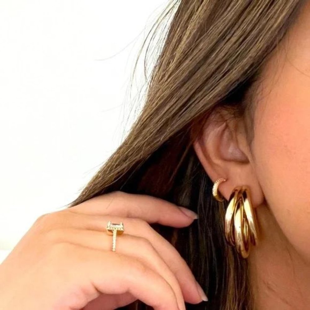 NEW CHUNKY 18K GOLD HOOP EARRINGS, NICE EARRINGS, CUTE EARRINGS